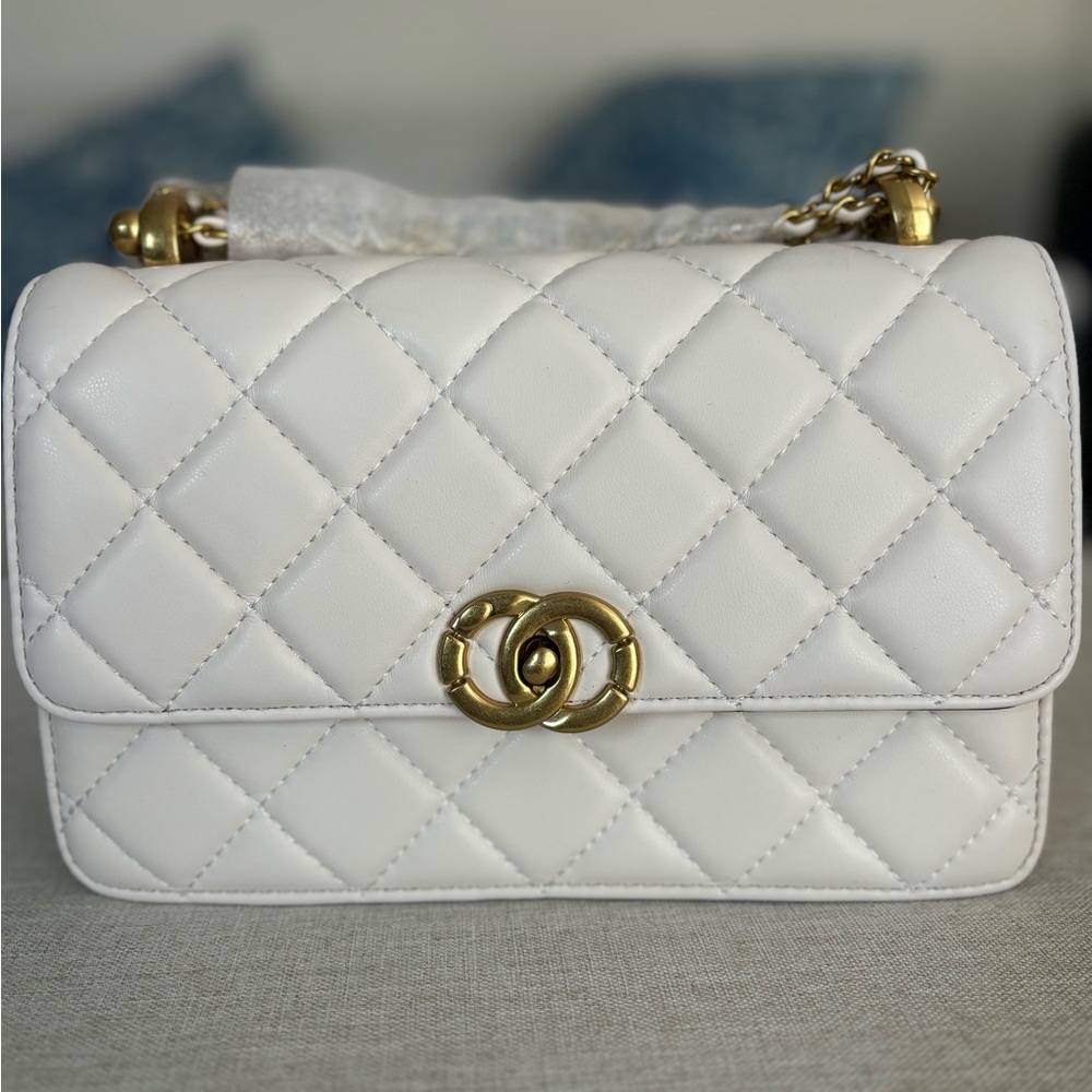 Elegant White Quilted Leather Bag